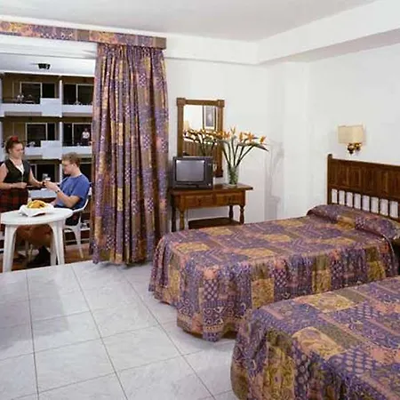 מלון Park Plaza 2*